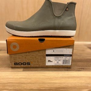 Brand New Overcast Chelsea Waterproof Bogs in Olive Green